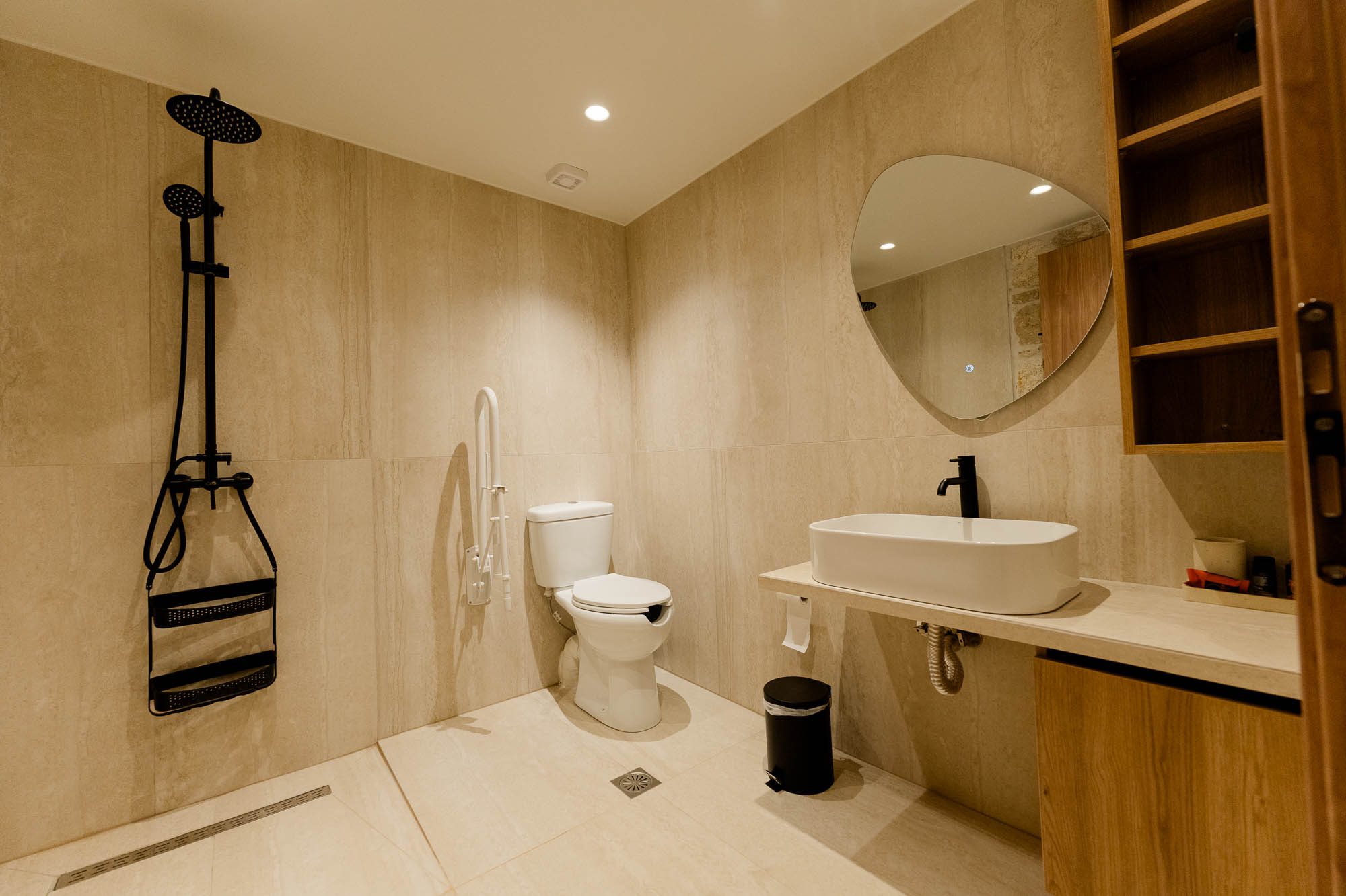 Room photo 2
